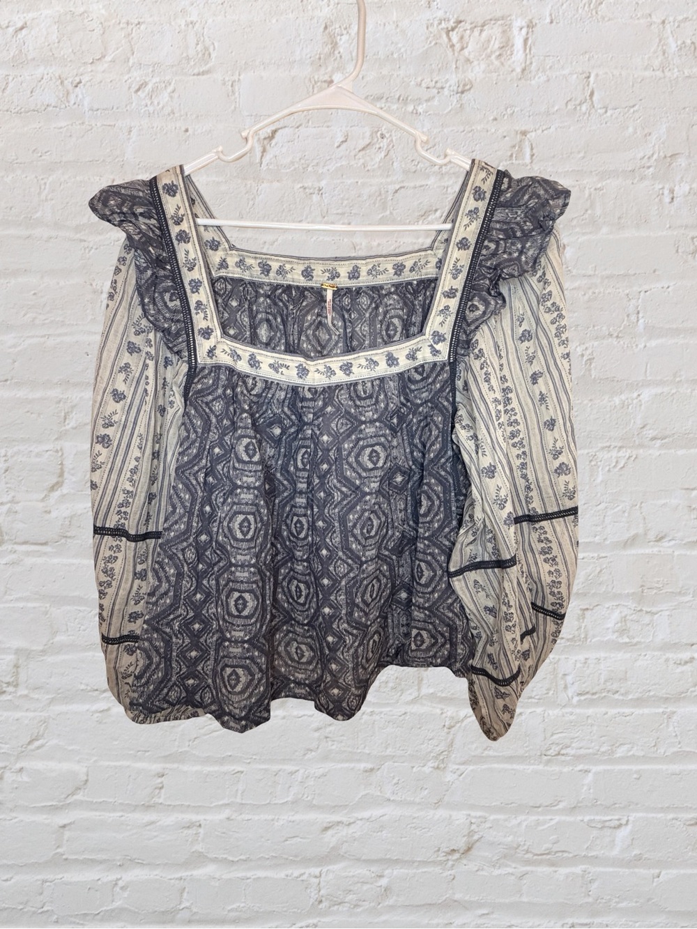 NWT Free People Mostly Meadow Blouse Ivory Combo Balloon Sleeve Cotton Large - Picture 2 of 8